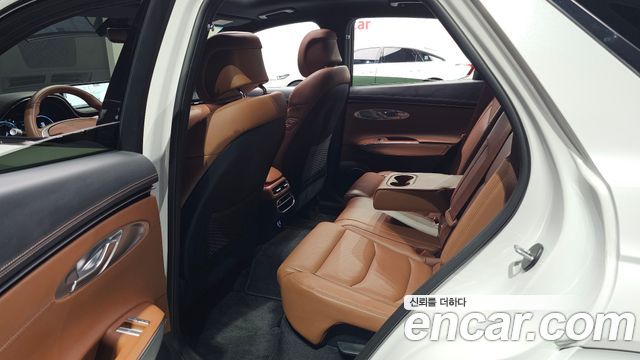 Genesis GV70 2023 — photo 11