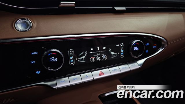 Genesis GV70 2023 — photo 14