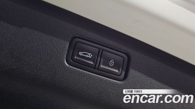 Genesis GV70 2023 — photo 19
