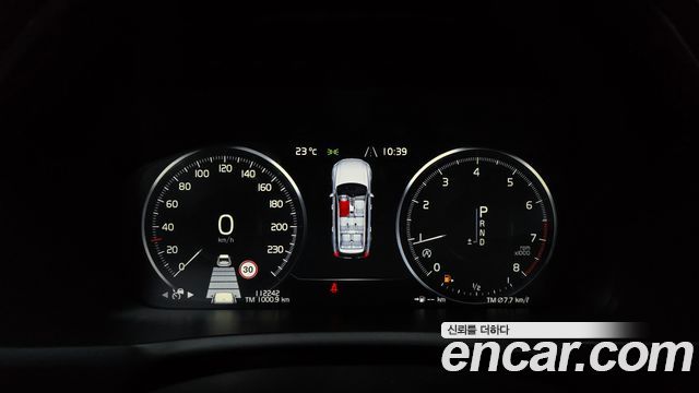 Volvo XC90 2020 — photo 11