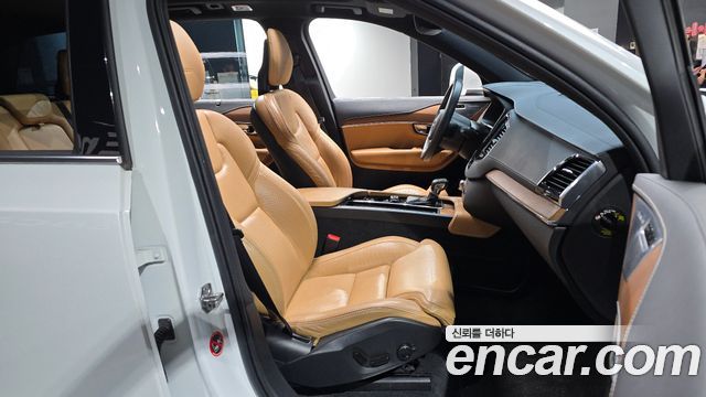 Volvo XC90 2020 — photo 18