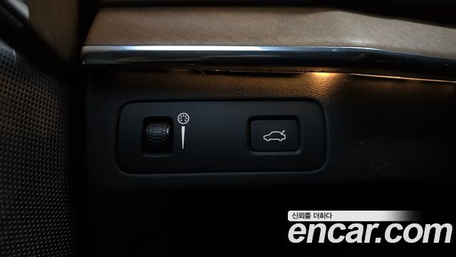 Volvo XC90 2020 — photo 25