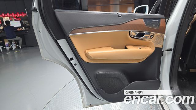 Volvo XC90 2020 — photo 15