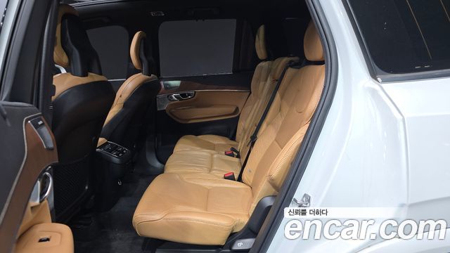Volvo XC90 2020 — photo 16