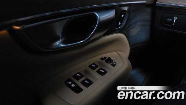 Volvo XC90 2020 — photo 27