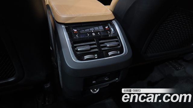Volvo XC90 2020 — photo 28