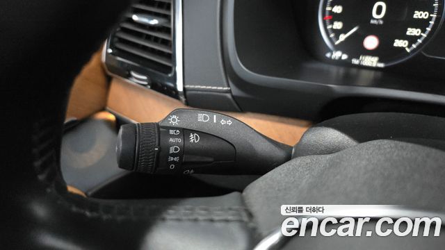 Volvo XC90 2020 — photo 29
