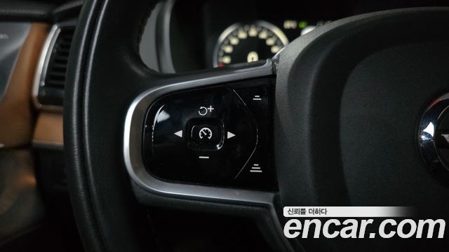 Volvo XC90 2020 — photo 31