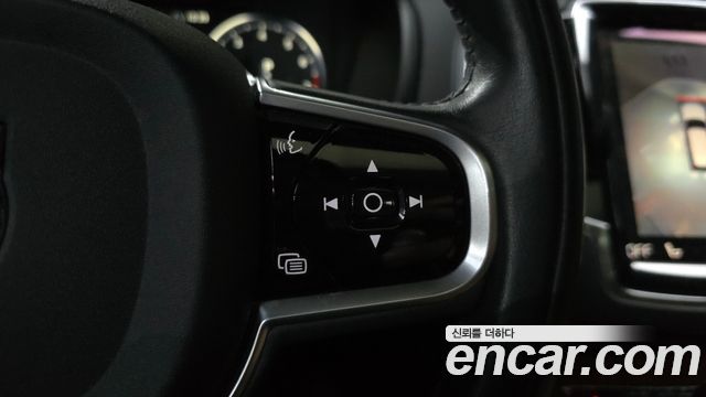 Volvo XC90 2020 — photo 32