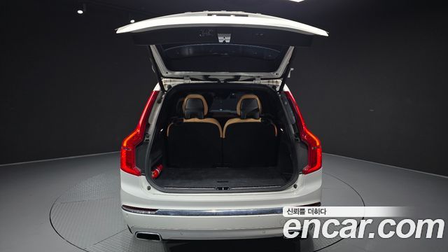 Volvo XC90 2020 — photo 35