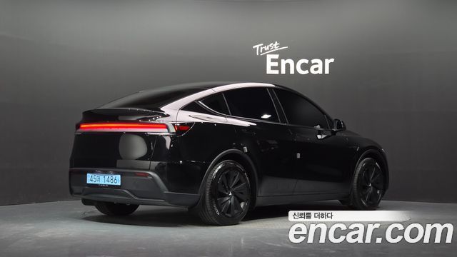 Tesla Model Y 2025 — photo 2