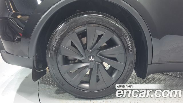 Tesla Model Y 2025 — photo 5