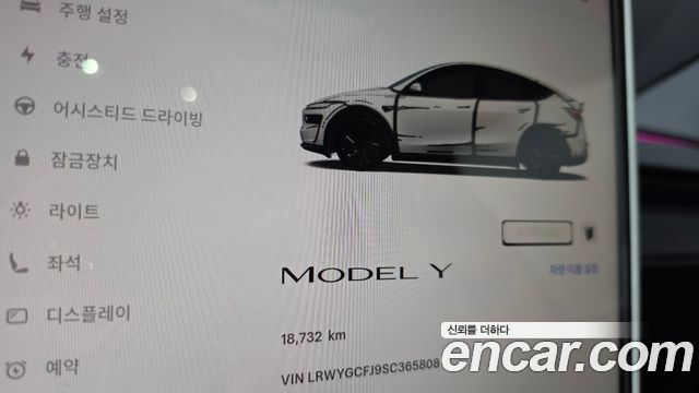 Tesla Model Y 2025 — photo 11