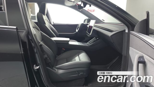 Tesla Model Y 2025 — photo 17