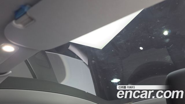 Tesla Model Y 2025 — photo 24