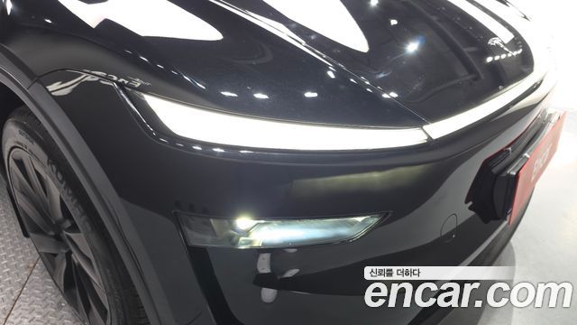 Tesla Model Y 2025 — photo 8