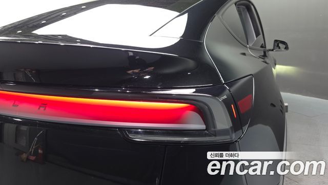 Tesla Model Y 2025 — photo 9