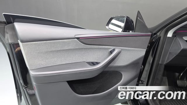 Tesla Model Y 2025 — photo 14