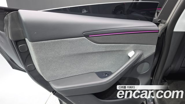 Tesla Model Y 2025 — photo 15