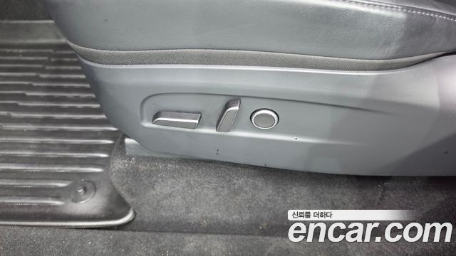 Tesla Model Y 2025 — photo 28
