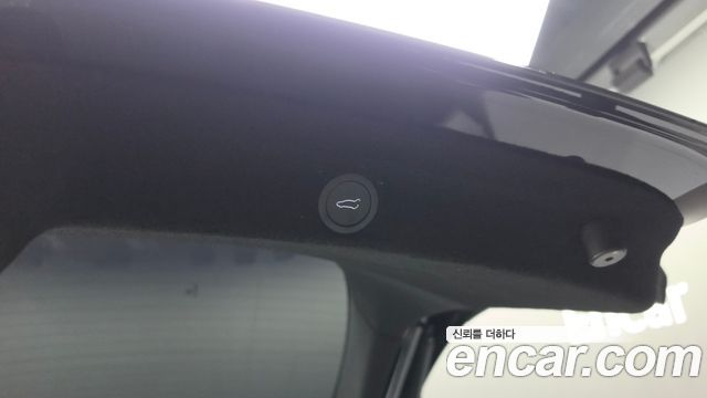 Tesla Model Y 2025 — photo 31