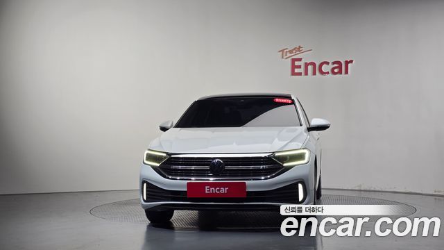 Volkswagen Jetta 2023 — photo 3