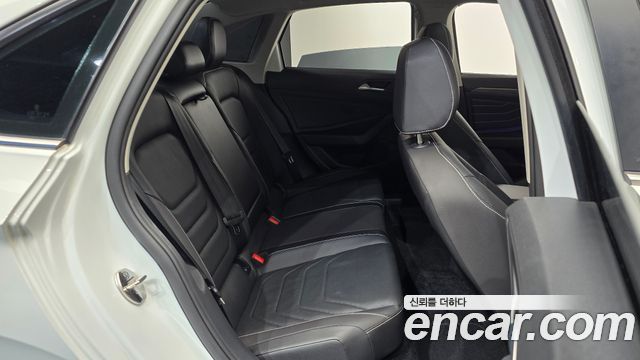 Volkswagen Jetta 2023 — photo 17