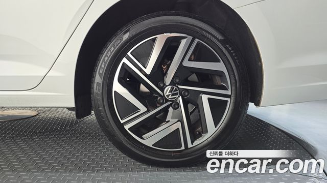 Volkswagen Jetta 2023 — photo 7