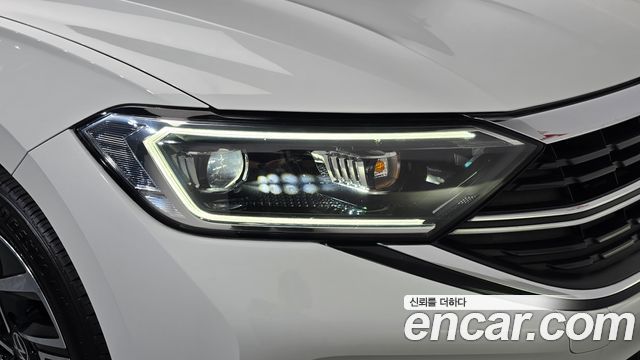 Volkswagen Jetta 2023 — photo 8