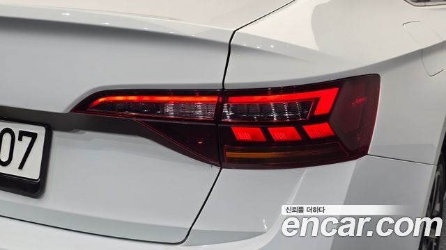Volkswagen Jetta 2023 — photo 9