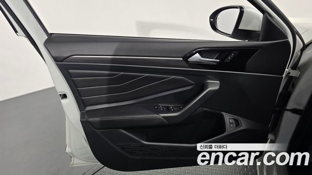 Volkswagen Jetta 2023 — photo 14