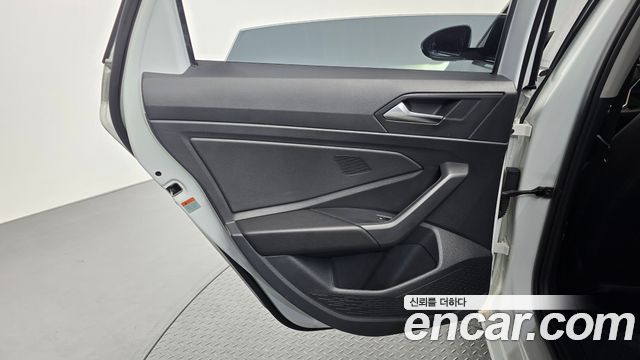 Volkswagen Jetta 2023 — photo 15