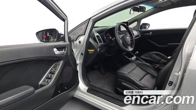 Kia K3 2013 — photo 13