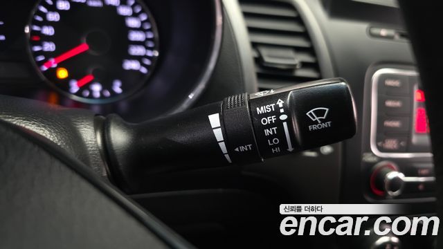 Kia K3 2013 — photo 24