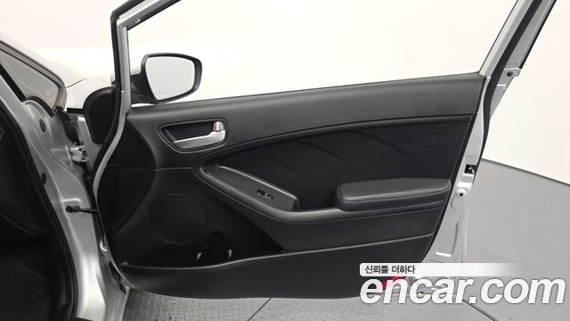 Kia K3 2013 — photo 14