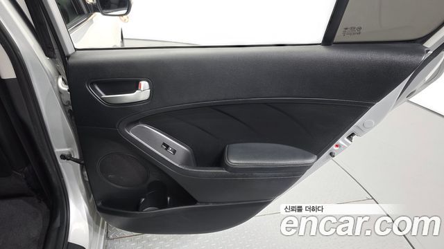 Kia K3 2013 — photo 15