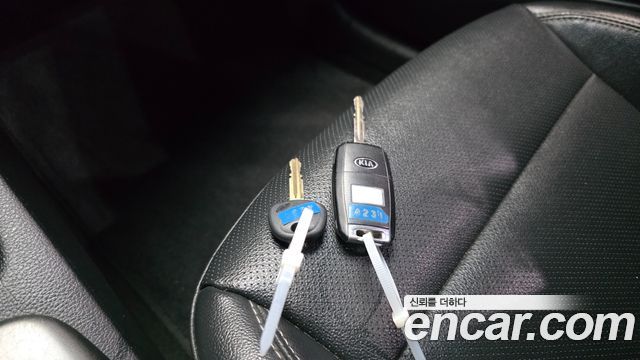 Kia K3 2013 — photo 28