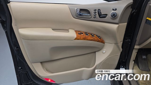 Kia Canival 2014 — photo 14