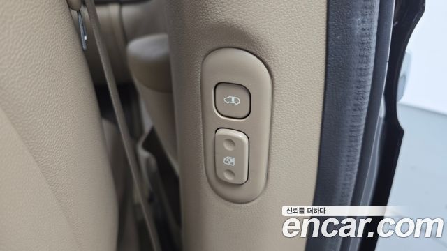 Kia Canival 2014 — photo 28