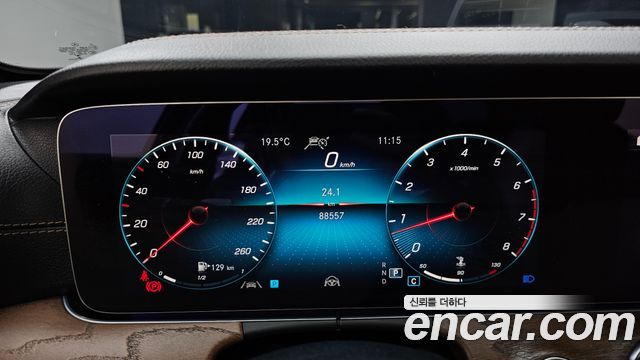 Mercedes-Benz E-Class 2021 — photo 11