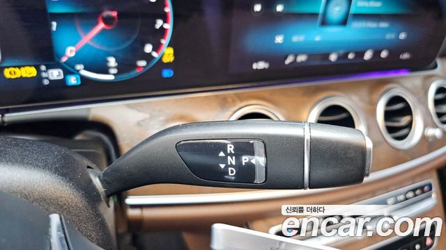 Mercedes-Benz E-Class 2021 — photo 12