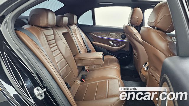 Mercedes-Benz E-Class 2021 — photo 18