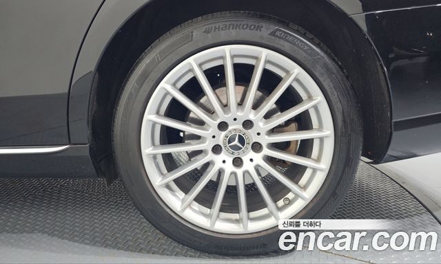 Mercedes-Benz E-Class 2021 — photo 7