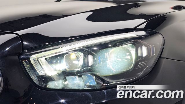 Mercedes-Benz E-Class 2021 — photo 8