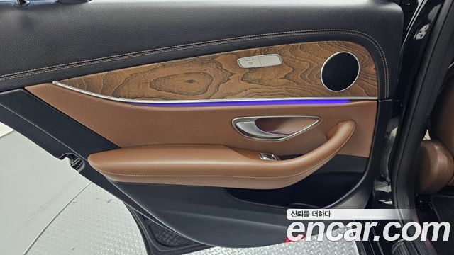 Mercedes-Benz E-Class 2021 — photo 15