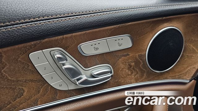 Mercedes-Benz E-Class 2021 — photo 28