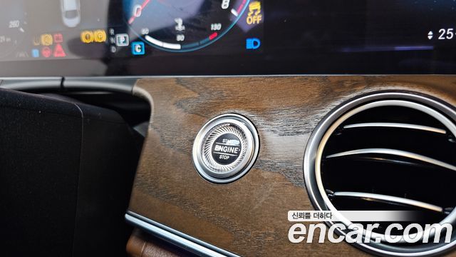 Mercedes-Benz E-Class 2021 — photo 32