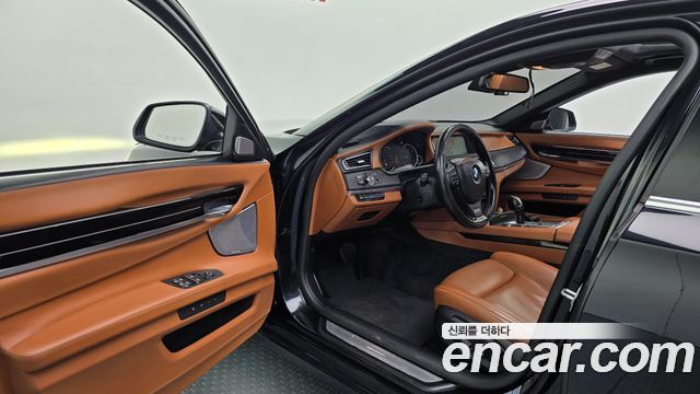 BMW 7-Series 2015 — photo 10