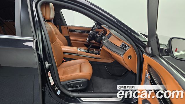 BMW 7-Series 2015 — photo 11