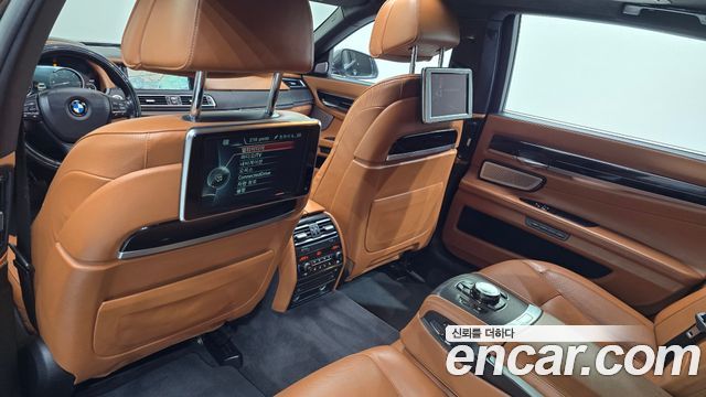 BMW 7-Series 2015 — photo 16
